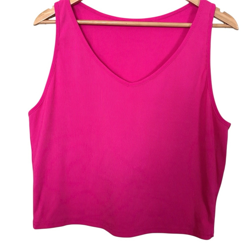 💥 Hot Pink Ribbed V-Neck Cropped Top